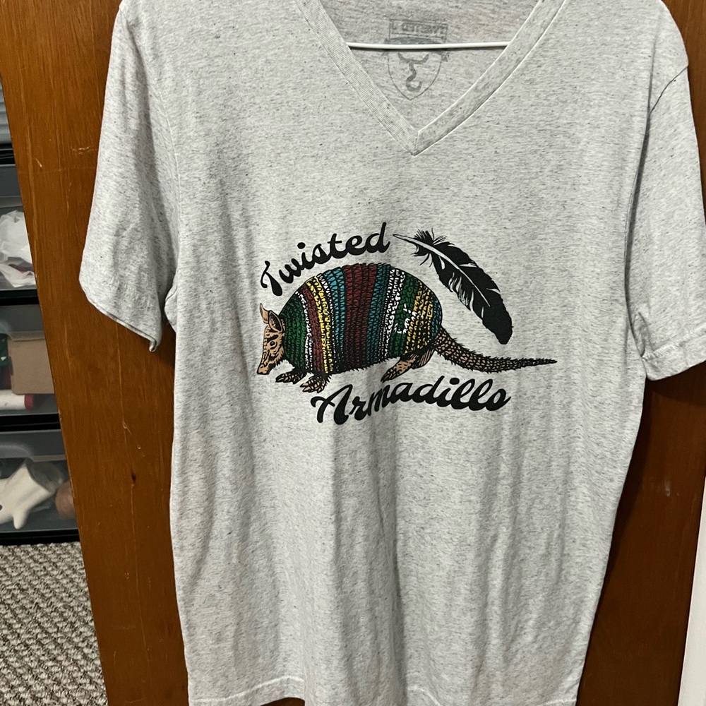 Twisted J Armadillo V Neck